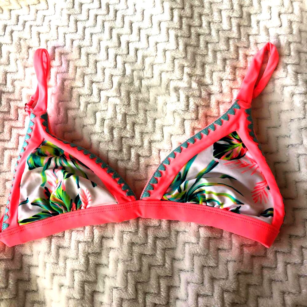 Xhilaration Tropical Bikini Top Medium